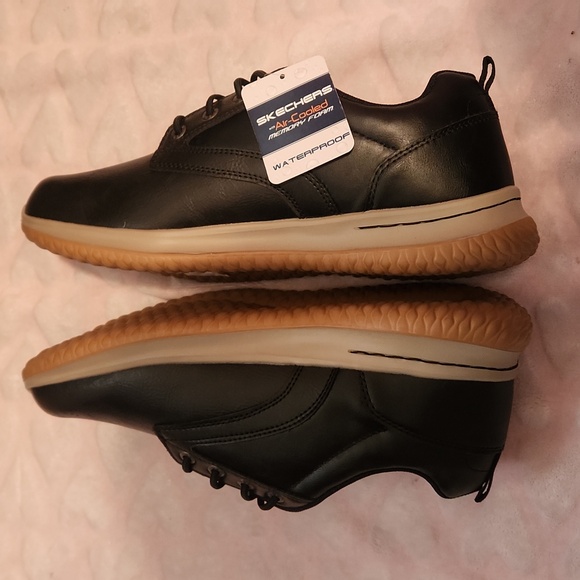 NWT Waterproof Skechers With Air Cooled Memory Foam US 12 - Picture 7 of 8